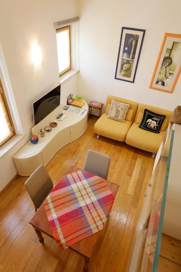 Siena Uptown - Sabrina'S Cozy Apartment Exterior foto